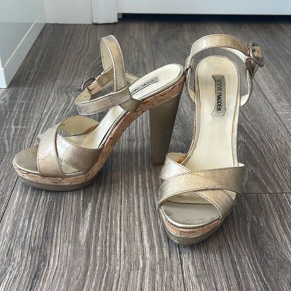 Steve Madden Gold/Champagne Heels - Picture 2 of 4